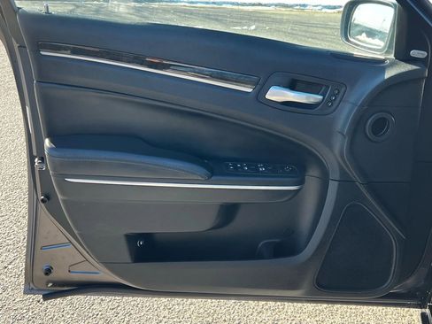 Used 2016 Chrysler 300 C image 8