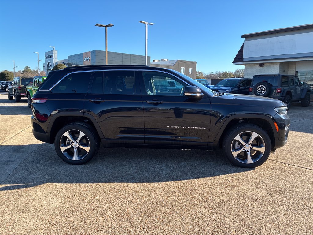 New 2024 Jeep Grand Cherokee Limited 4xe w/ Luxury Tech Group II AWD/4WD image 12