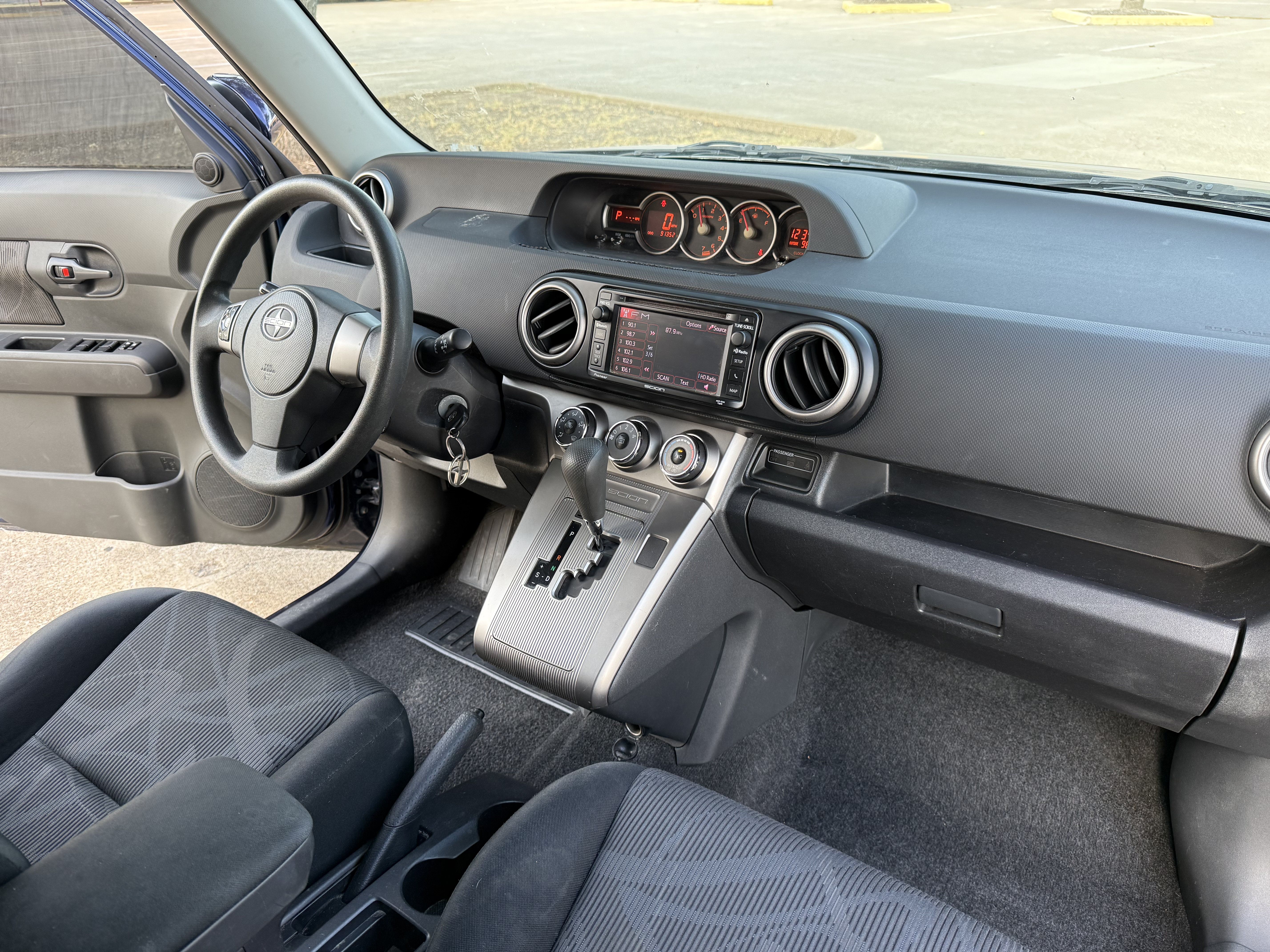 Used 2014 Scion xB FWD image 11
