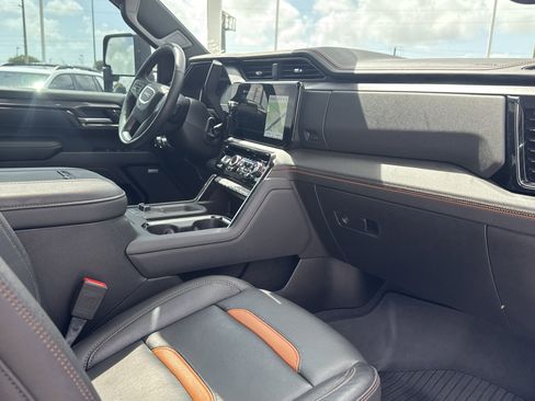 Used 2025 GMC Sierra 2500 AT4 w/ AT4 Premium Plus Package image 16