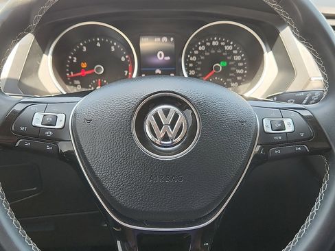 Used 2021 Volkswagen Tiguan SE image 11
