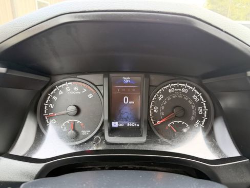 Used 2018 Toyota Tacoma SR image 14