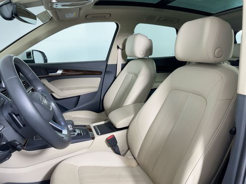 Used 2020 Audi Q5 2.0T Premium Plus w/ Premium Plus Package image 4