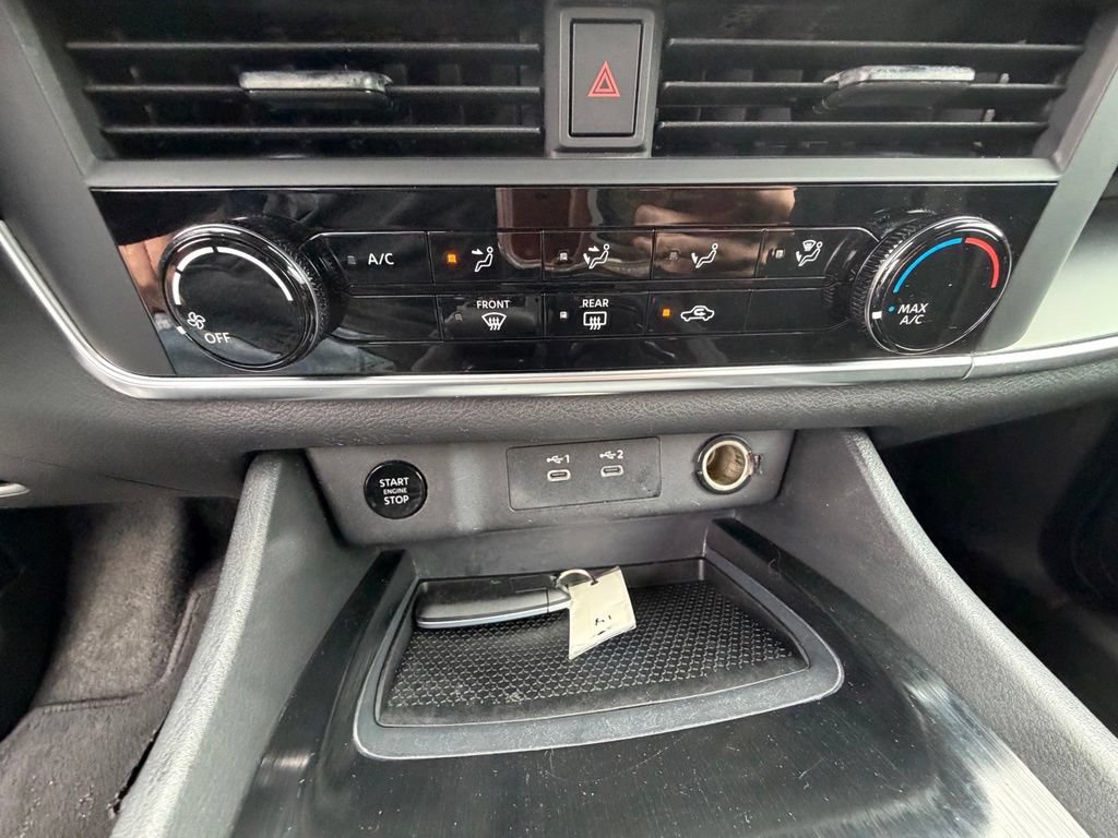 Used 2024 Nissan Rogue S AWD/4WD image 21