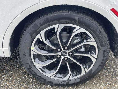 New 2026 Lincoln Nautilus Reserve image 9