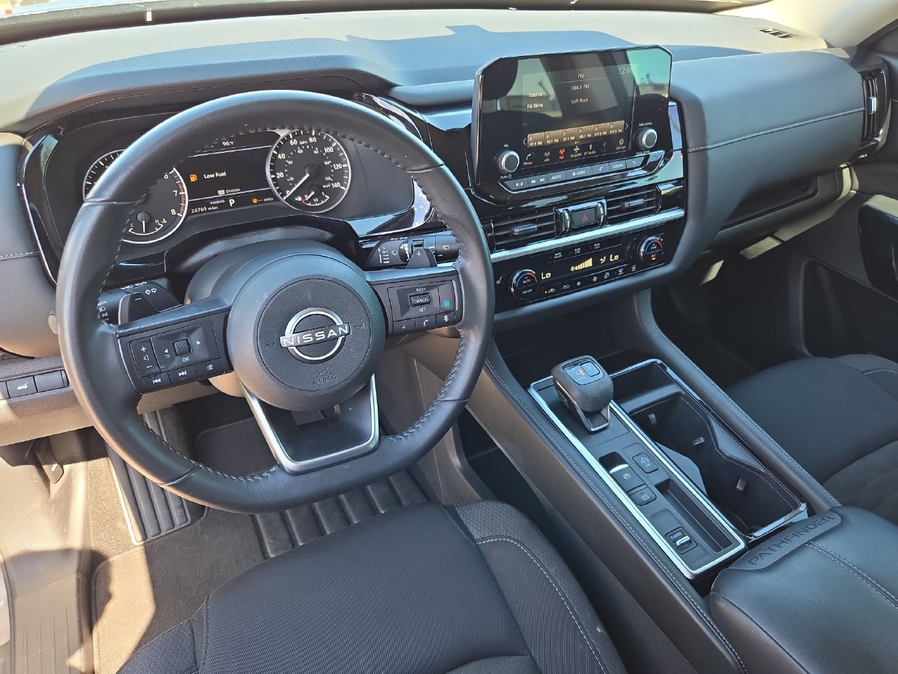 Used 2025 Nissan Pathfinder SV FWD image 16