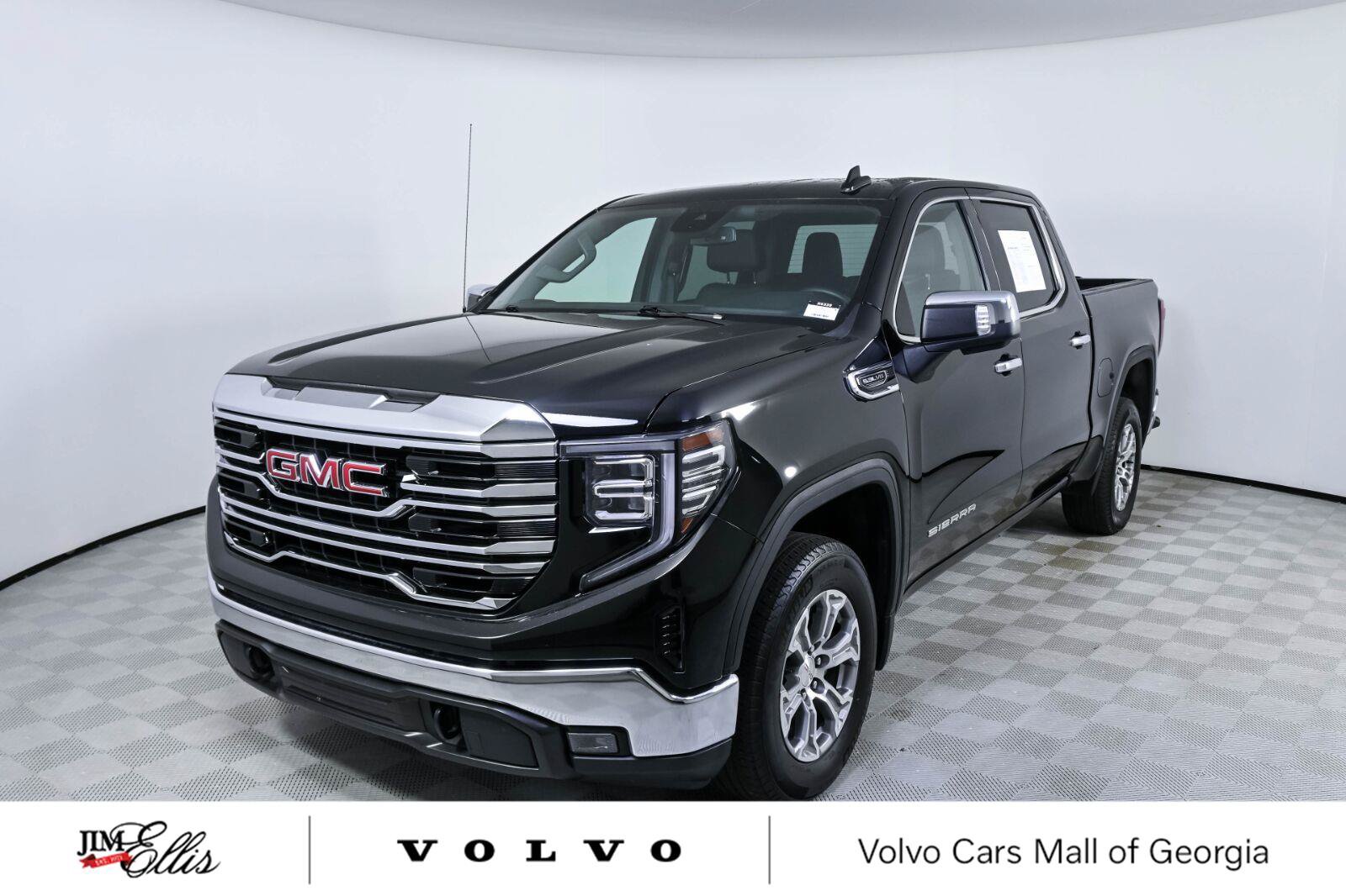 Used 2025 GMC Sierra 1500 SLT RWD image 1