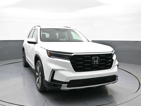 Used 2023 Honda Pilot Elite image 3