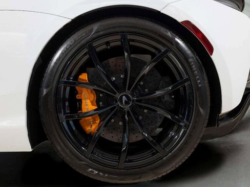 Used 2024 McLaren Artura image 13