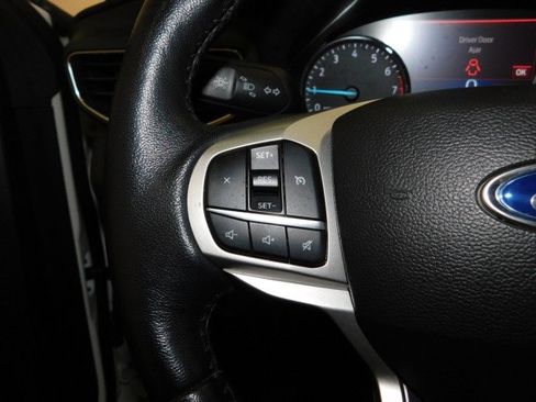 Used 2022 Ford Explorer XLT w/ Equipment Group 202A image 27