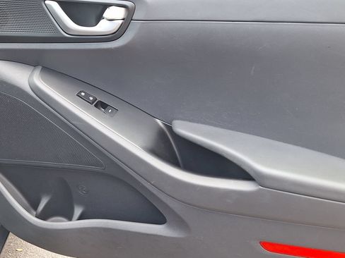 Used 2018 Hyundai Ioniq Blue FWD image 25