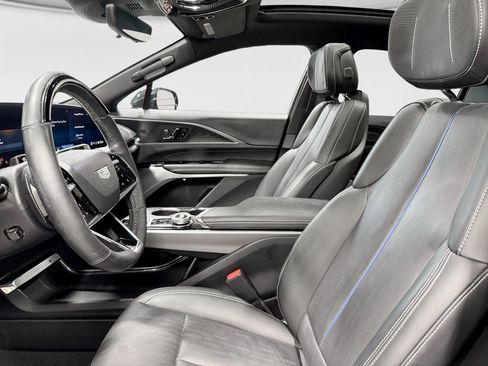 Used 2025 Cadillac Lyriq Luxury AWD/4WD image 16
