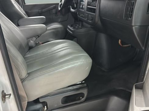 Used 2021 Chevrolet Express 2500 Extended RWD image 26