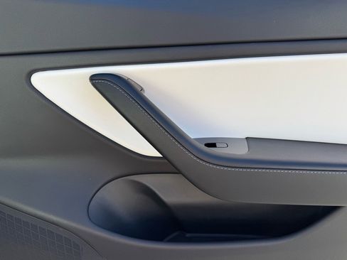 Used 2018 Tesla Model 3 Long Range image 23