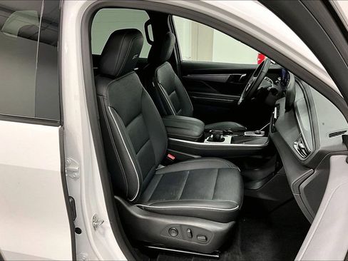 Used 2025 Buick Enclave Sport Touring FWD image 9