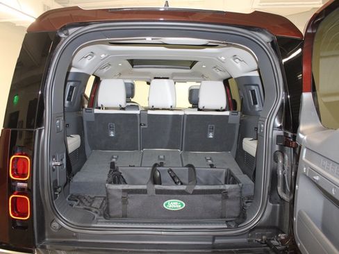 Used 2023 Land Rover Defender 130 SE image 48