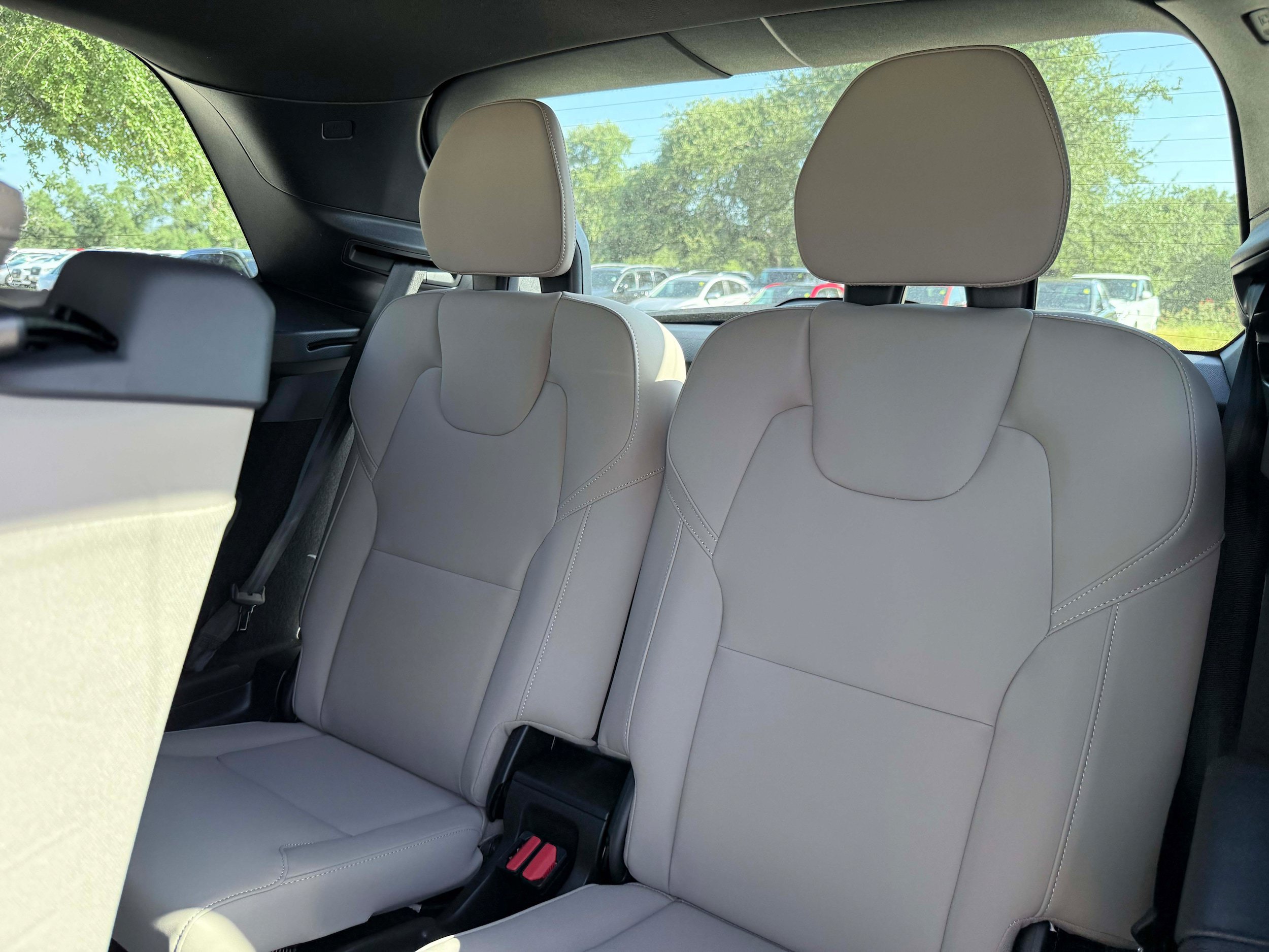 New 2026 Volvo XC90 B6 Plus w/ Protection Package Premier AWD/4WD image 16