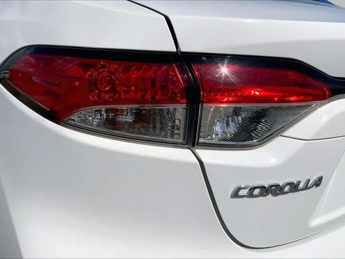 Used 2021 Toyota Corolla LE FWD image 28