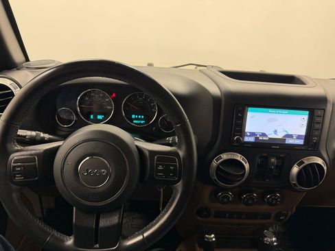 Used 2017 Jeep Wrangler Unlimited Sahara w/ Trailer Tow Group AWD/4WD image 16
