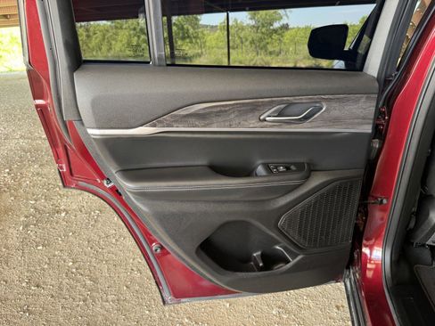 Used 2025 Jeep Grand Cherokee Limited w/ Trailer Tow Package AWD/4WD image 26