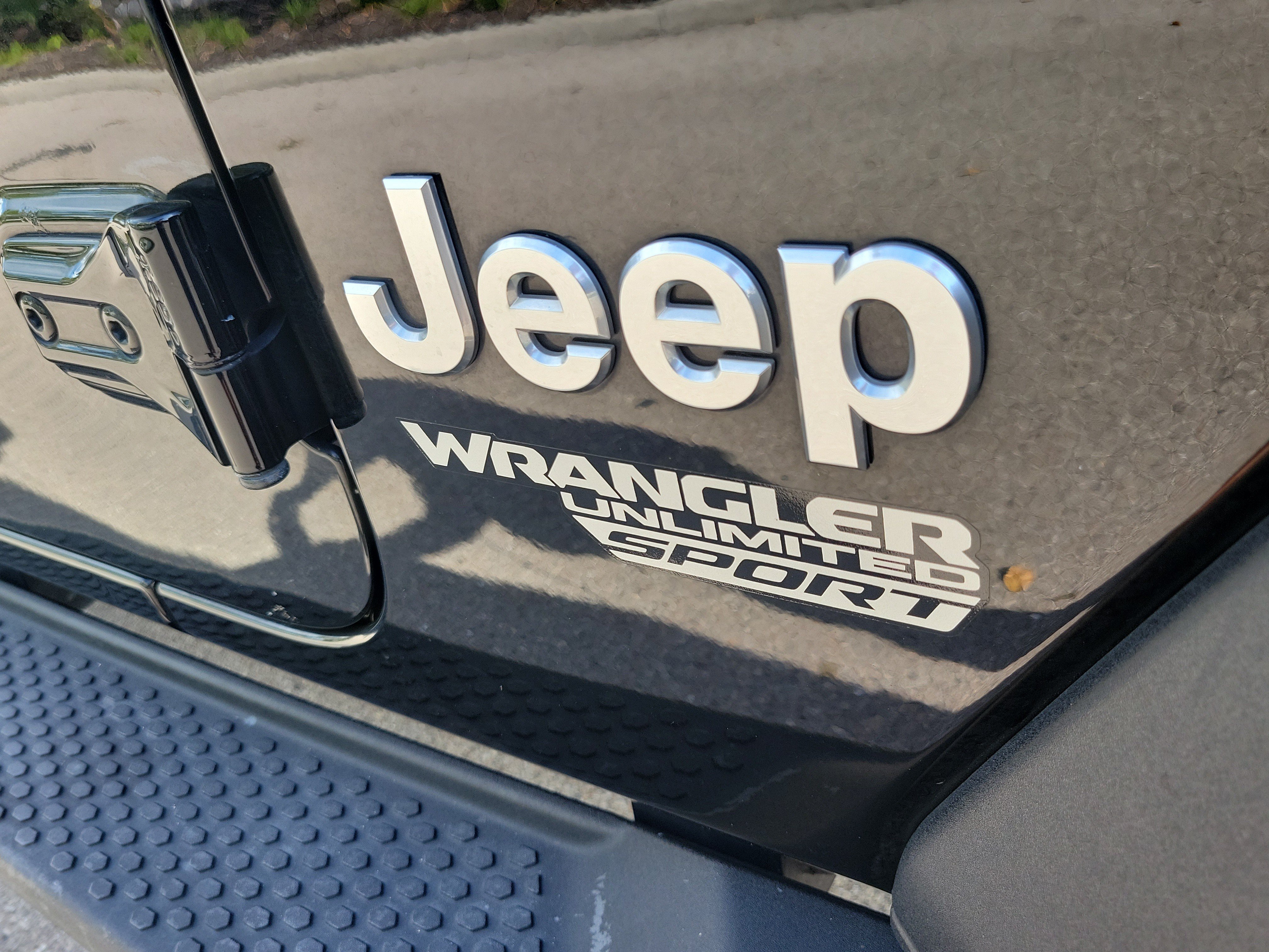 Used 2019 Jeep Wrangler Unlimited Sport S AWD/4WD image 9