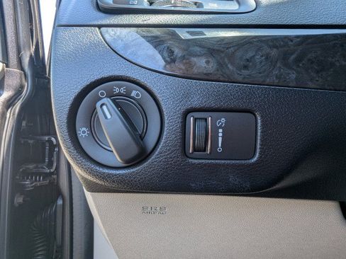 Used 2018 Dodge Grand Caravan SE w/ UConnect Hands-Free Group FWD image 16