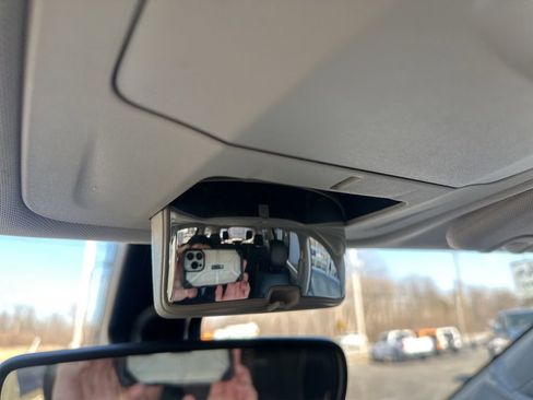 Used 2018 Chrysler Pacifica Touring-L image 25