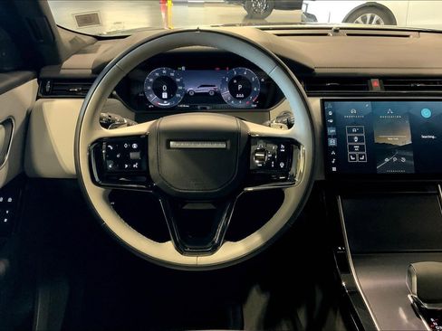 Used 2026 Land Rover Range Rover Velar Dynamic SE image 5