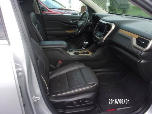 Used 2018 GMC Acadia Denali w/ Technology Package FWD image 13