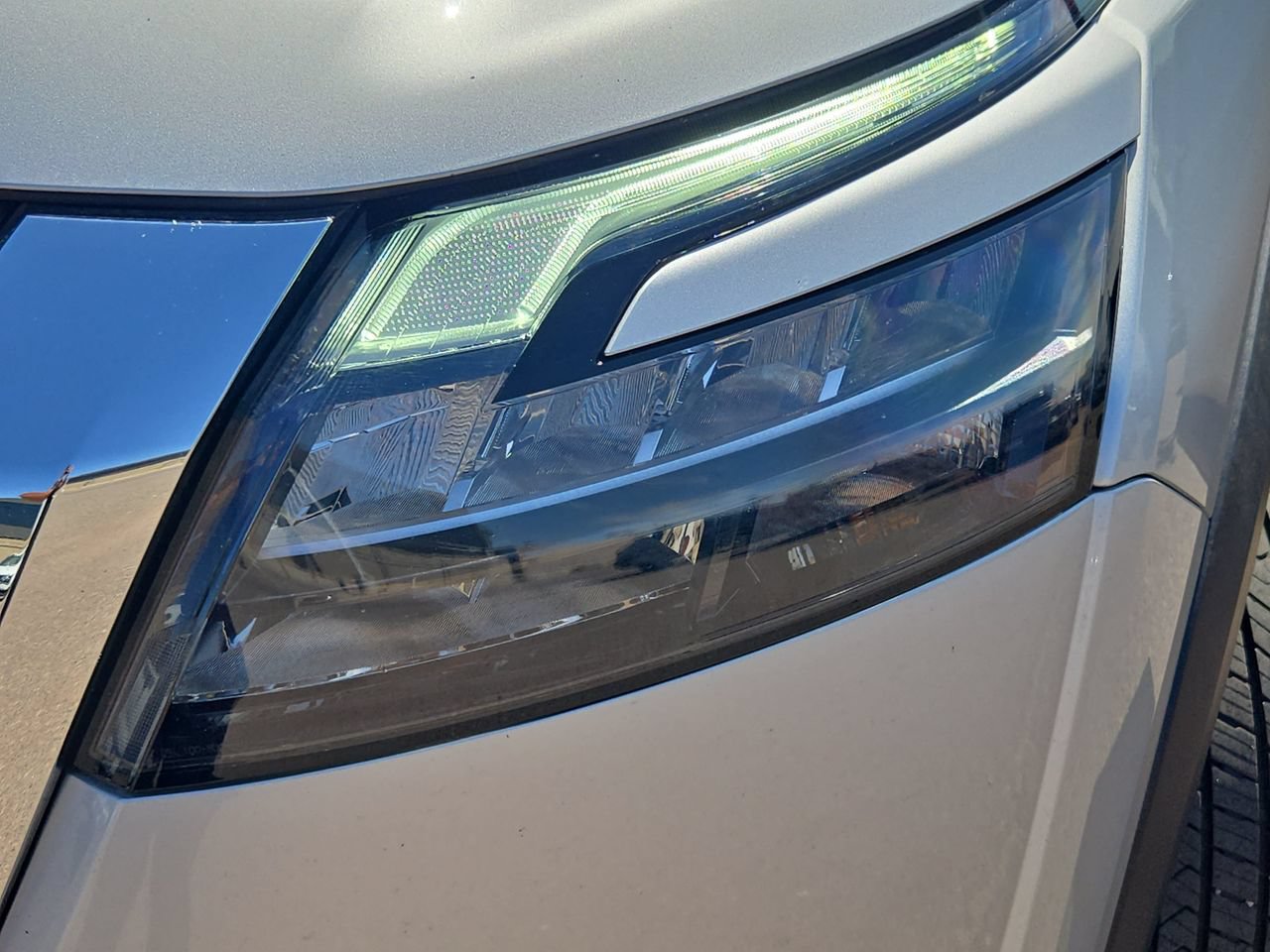 Certified 2025 Nissan Pathfinder SV FWD image 31