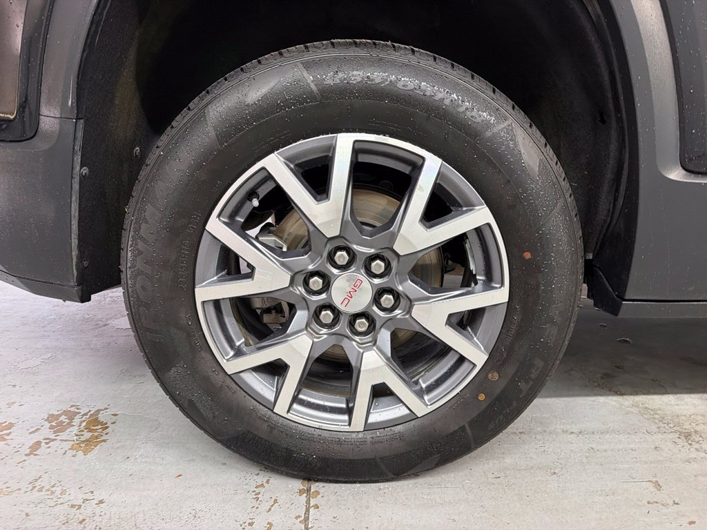 Used 2023 GMC Acadia SLT FWD image 38