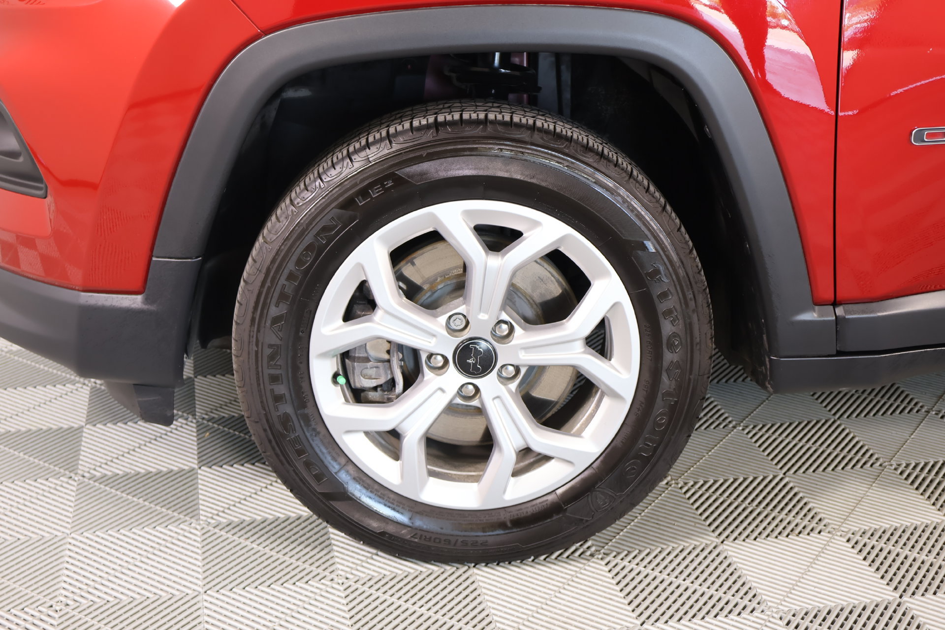 Used 2025 Jeep Compass Latitude AWD/4WD image 16