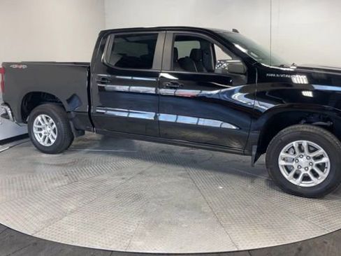 Used 2023 Chevrolet Silverado 1500 LT image 3