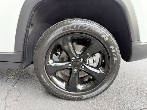 Used 2023 Jeep Grand Cherokee Altitude AWD/4WD image 43