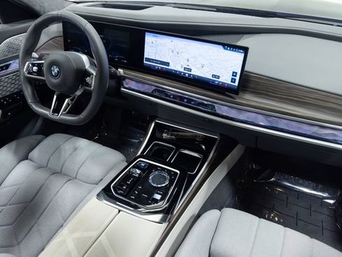 Used 2023 BMW i7 xDrive60 AWD/4WD image 27