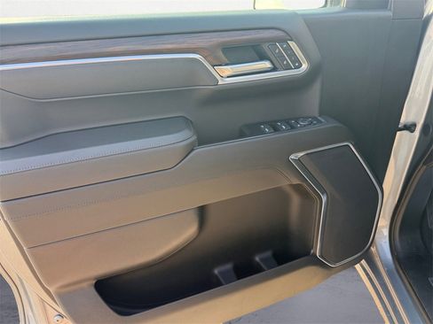 Used 2025 GMC Sierra 1500 SLT image 18