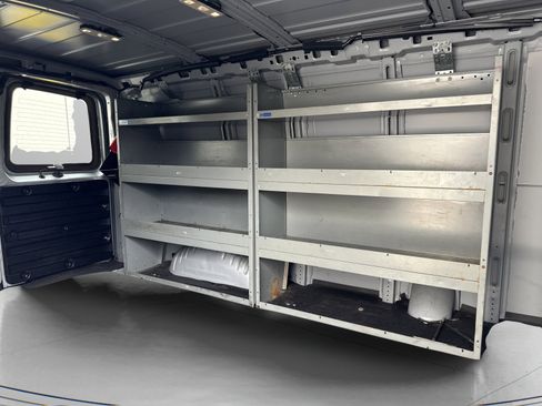 Used 2018 Chevrolet Express 2500 image 10