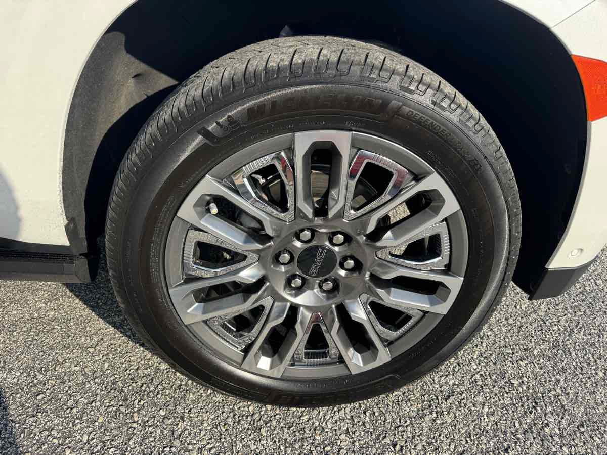Used 2023 GMC Yukon Denali Ultimate AWD/4WD image 38