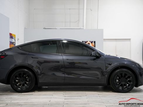 Used 2024 Tesla Model Y Long Range AWD/4WD image 25