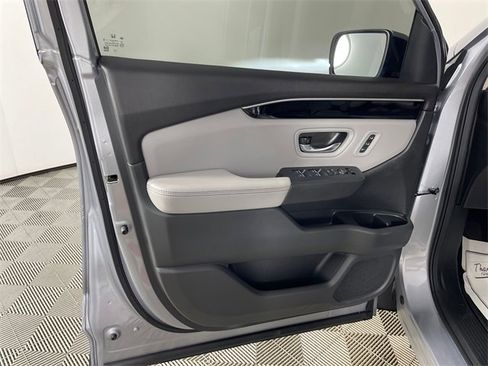 Certified 2025 Honda Pilot Touring image 19