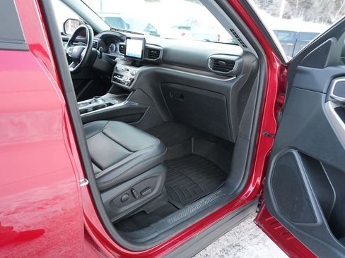 Used 2023 Ford Explorer XLT w/ Equipment Group 202A image 31