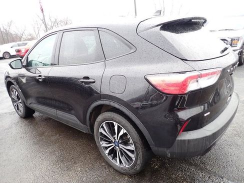 Used 2022 Ford Escape SE w/ SE Sport Appearance Package image 3