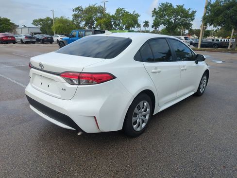 Used 2022 Toyota Corolla LE image 6