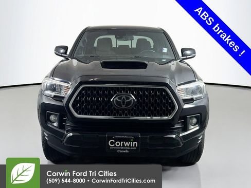 Used 2018 Toyota Tacoma TRD Sport w/ Technology Package image 4