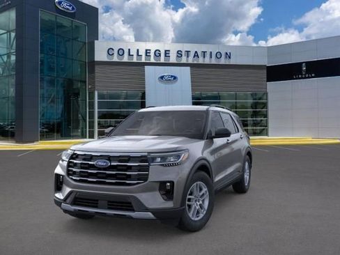 New 2026 Ford Explorer Active w/ Active Comfort Package image 2