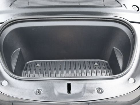 Used 2023 Tesla Model Y Long Range image 43