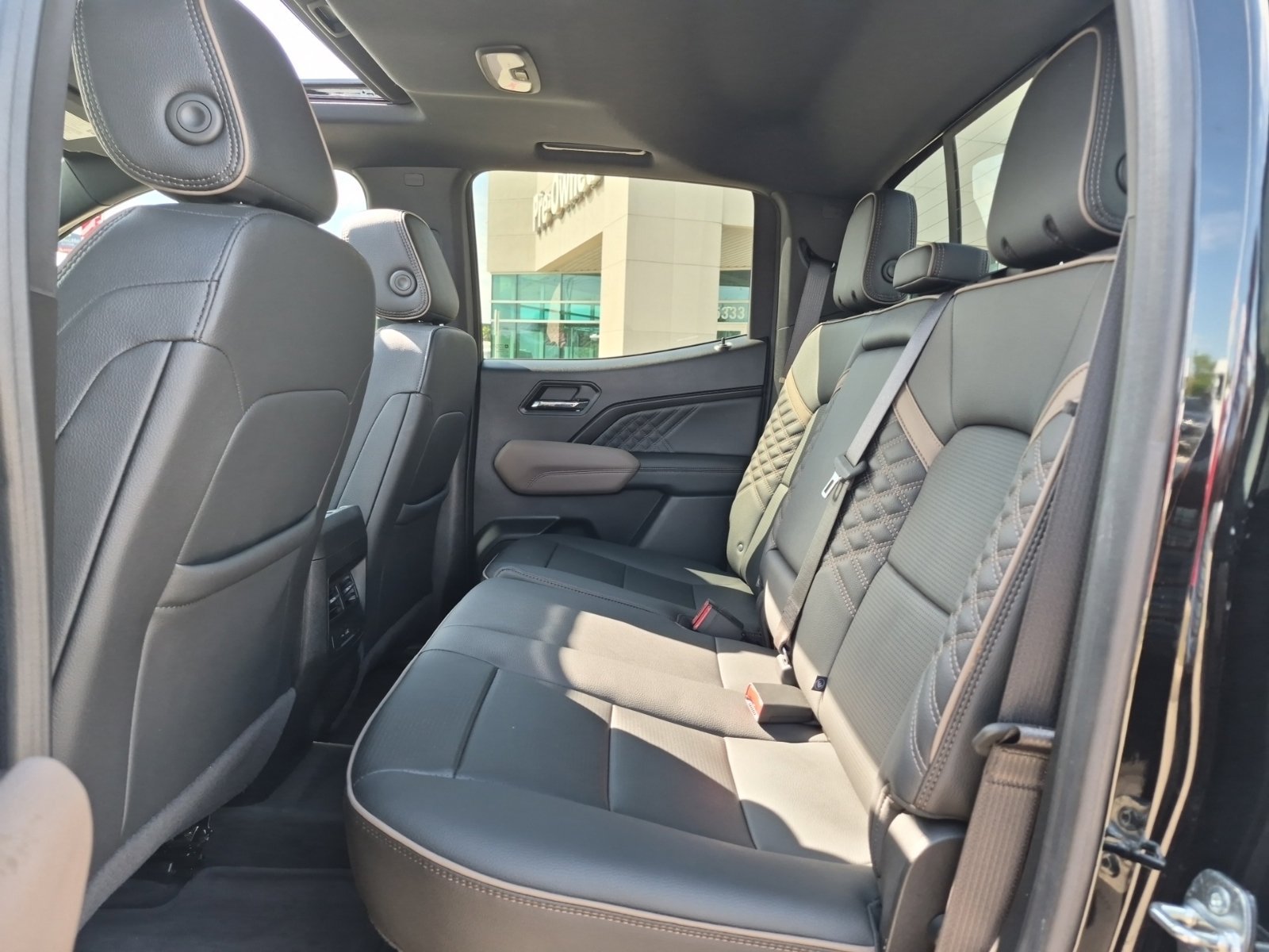 Used 2025 GMC Canyon Denali AWD/4WD image 9