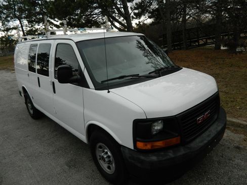 Used 2017 GMC Savana 2500 image 3