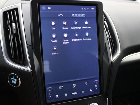 Used 2024 Ford Edge Titanium image 34