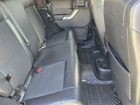 Used 2012 Jeep Wrangler Unlimited Rubicon image 21